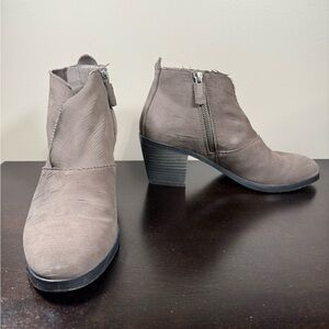 Eileen Fisher Taupe Textured Leather Zip Ankle Bootie Sz‎ 7.5M
